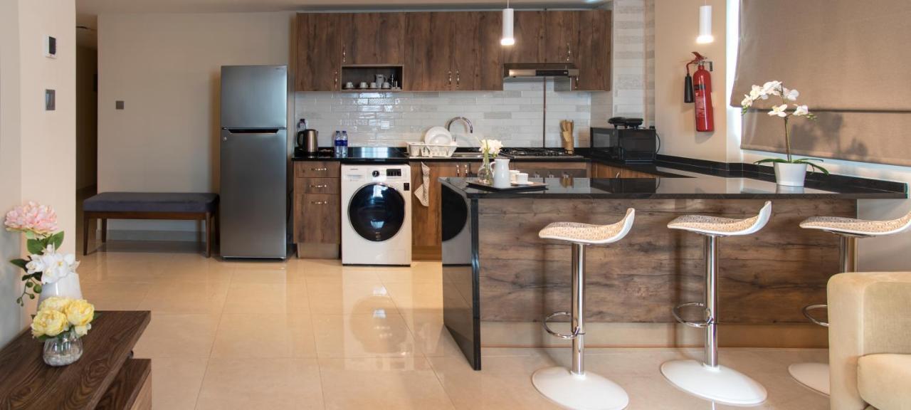 Viola Hotel Apartments Charjah Extérieur photo