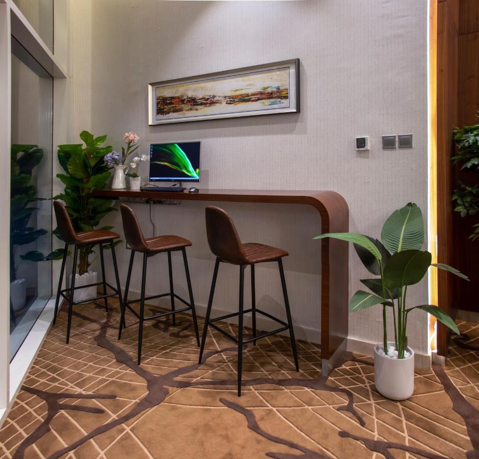 Viola Hotel Apartments Charjah Extérieur photo